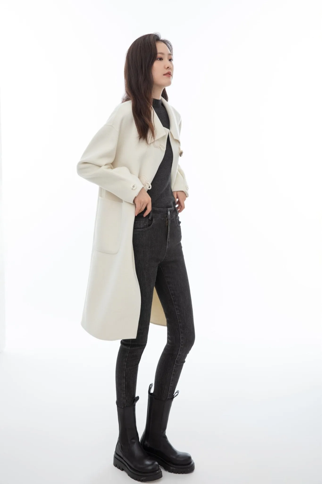 Cozy White Double Wool Overcoats with Horn Button